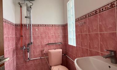 dijual rumah di sleman dekat UGM dan hotel hyatt jln damai jakal km 8