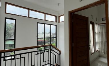 dijual rumah di sleman dekat UGM dan hotel hyatt jln damai jakal km 8