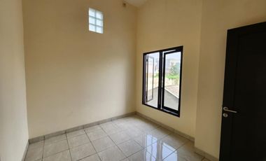 Dijual Rumah Murah BU 2 Lantai Dekat Ke Green Lake City Jakarta Barat