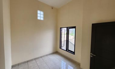 Dijual Rumah Murah BU 2 Lantai Dekat Ke Green Lake City Jakarta Barat