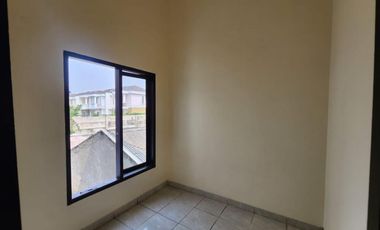 Dijual Rumah Murah BU 2 Lantai Dekat Ke Green Lake City Jakarta Barat