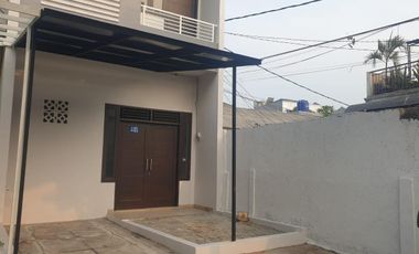 Dijual Rumah Murah BU 2 Lantai Dekat Ke Green Lake City Jakarta Barat