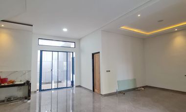 Dijual Rumah Baru Gress 2 Lantai Manyar Kertoadi