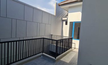 Dijual Rumah Baru Gress 2 Lantai Manyar Kertoadi