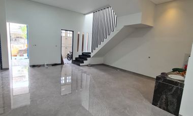 Dijual Rumah Baru Gress 2 Lantai Manyar Kertoadi