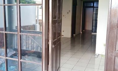 RUMAH CANTIK NYAMAN 2.5 LANTAI SARIJADI BANDUNG SHM