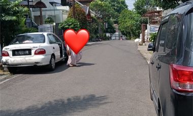 RUMAH CANTIK NYAMAN 2.5 LANTAI SARIJADI BANDUNG SHM