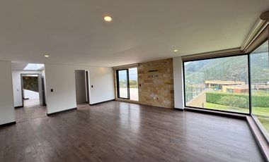 Se vende casa campestre en el exclusivo conjunto Casa de Campo, La Calera