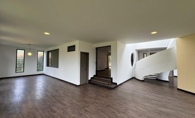 Se vende casa campestre en el exclusivo conjunto Casa de Campo, La Calera