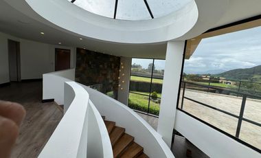 Se vende casa campestre en el exclusivo conjunto Casa de Campo, La Calera