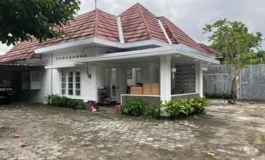 Dijual rumah kolonial Belanda murah pinggir jalan utama kota Jogja