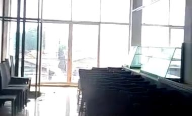 Gedung kantor 3lantai di pinggir jln raya jatiwaringin pondok gede