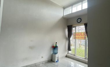 DIJUAL RUMAH TENGAH KOTA BERNUANSA MINIMALIS  LOKASI DALAM PERUMAHAN