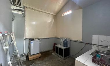 DIJUAL RUMAH TENGAH KOTA BERNUANSA MINIMALIS  LOKASI DALAM PERUMAHAN