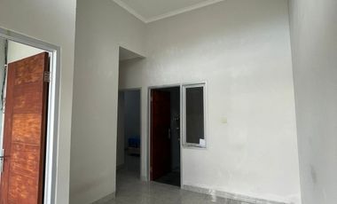 DIJUAL RUMAH TENGAH KOTA BERNUANSA MINIMALIS  LOKASI DALAM PERUMAHAN