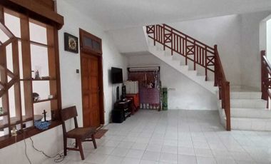 Rumah Klasik Tengah kota Manahan Banjarsari Solo