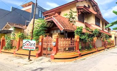 Rumah Klasik Tengah kota Manahan Banjarsari Solo