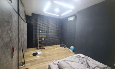 RUMAH EX KANTOR 2 LANTAI + BASEMENT EX KANTOR KEBAYORAN BARU PARKIR LU
