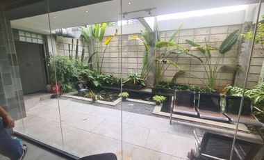 RUMAH EX KANTOR 2 LANTAI + BASEMENT EX KANTOR KEBAYORAN BARU PARKIR LU