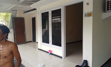 Disewakan rumah minimalis di mulyosari prima semi furnish