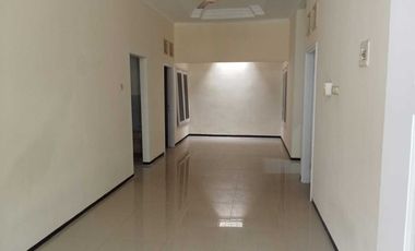 Disewakan rumah minimalis di mulyosari prima semi furnish