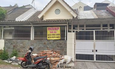 Disewakan rumah minimalis di mulyosari prima semi furnish