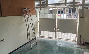 Disewakan rumah minimalis di mulyosari prima semi furnish