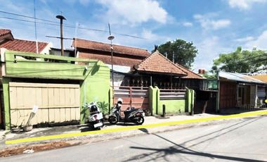 Rumah  plus Kios dekat kampus ATMi Karangasem Laweyan Solo