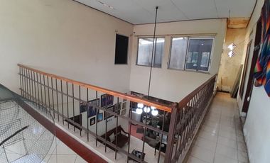 Rumah  plus Kios dekat kampus ATMi Karangasem Laweyan Solo