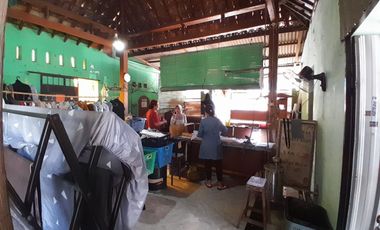 Rumah  plus Kios dekat kampus ATMi Karangasem Laweyan Solo