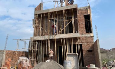 Rumah Dua Lantai Full Fasilitas, 7 Menit ke UNS