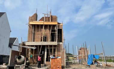 Rumah Dua Lantai Full Fasilitas, 7 Menit ke UNS