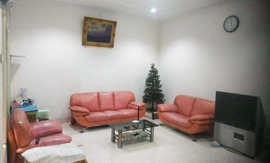 Rumah 1,5 Lantai di Kawasan Elite Solo Baru, Terawat Siap Huni