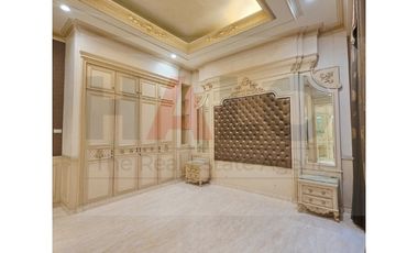 Rumah mewah di Green Garden Jakarta Barat