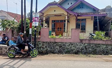 Rumah Siap Huni, Lt. 260 m, Lokasi strategis, Bojong, Pwk.