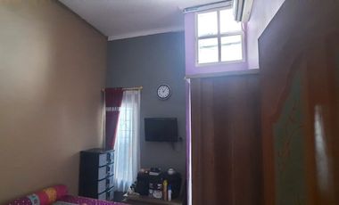 DIJUAL RUMAH  TENGAH KOTA BERNUANSA MINIMALIS LOKASI DALAM PERUMAHAN