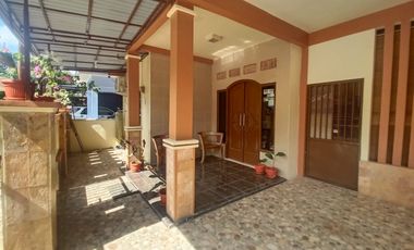 DIJUAL RUMAH FULLFURNISH TENGAH KOTA BERNUANSA MINIMALIS