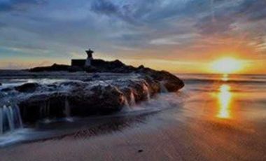 Tanah Murah + Luas 300Are Di Bibir Pantai Batu Layar,Cocok Untuk Hotel
