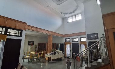 Rumah dekat Eka Hospital dan Mall SKA Pekanbaru, di lingkungan Mewah.