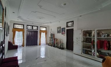 Rumah dekat Eka Hospital dan Mall SKA Pekanbaru, di lingkungan Mewah.