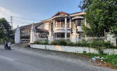 Rumah dekat Eka Hospital dan Mall SKA Pekanbaru, di lingkungan Mewah.