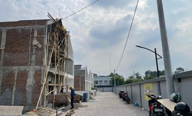 Hunian Dua Lantai Dekat UNS & Tol Palur, Harga Terbaik! Bonus Lainnya