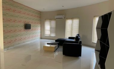 Disewakan Cepat Rumah Minimalis 2 Lt Pakuwon City Semi Furnish