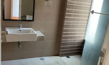 Disewakan Cepat Rumah Minimalis 2 Lt Pakuwon City Semi Furnish