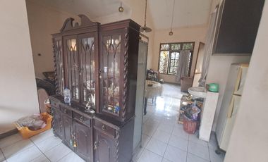 DI SEWAKAN RUMAH JL Purnawarman pisangan ciputat tagerang selatan.