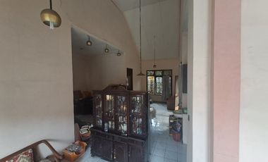 DI SEWAKAN RUMAH JL Purnawarman pisangan ciputat tagerang selatan.