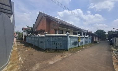 DI SEWAKAN RUMAH JL Purnawarman pisangan ciputat tagerang selatan.