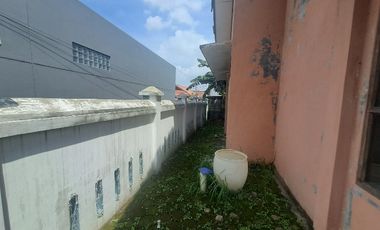 DI SEWAKAN RUMAH JL Purnawarman pisangan ciputat tagerang selatan.