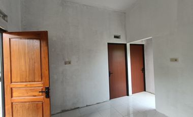 Townhouse Eksklusif 10 Unit Dalam Cluster One Gate Sistem Di Plesungan