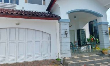 DIJUAL RUMAH ASRI KOKOH KONSEP SEMI BELANDA DI SETIABUDI BANDUNG UTARA
